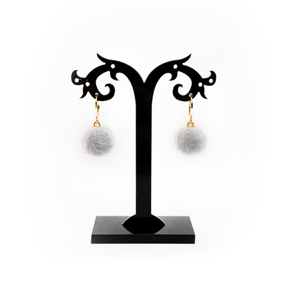 Pelēki Pūkaini Auskari Auskari Laimes Zirneklis