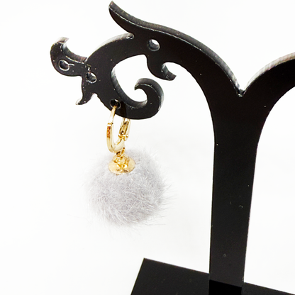 Pelēki Pūkaini Auskari Auskari Laimes Zirneklis